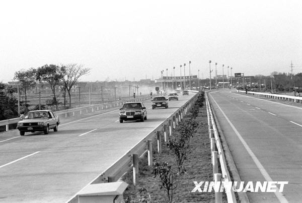 中国第一条高速公路:沪嘉高速公路