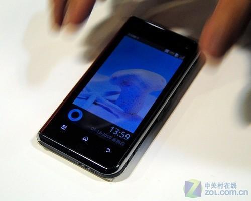 搭载OPhone1.5 摩托罗拉MT710亮相GSMA