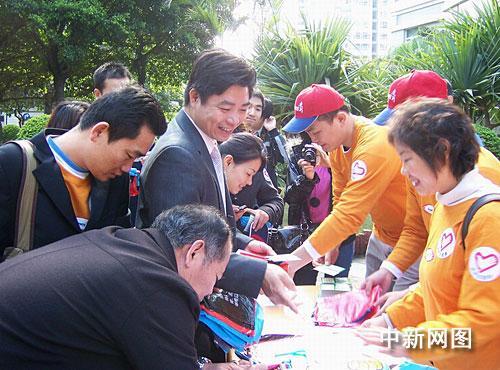 广州市垃圾分类出新招 全城推广“志愿者模式”