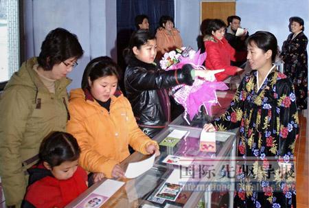 媒体称朝鲜货币改革催生高收入群体 十多年首现购物潮