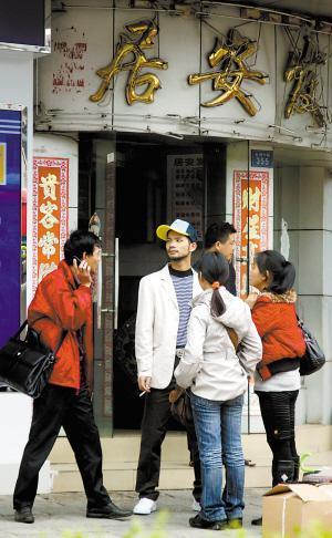 东莞内裤双刀男黎恩旺获释回乡过年 笑称还会回来