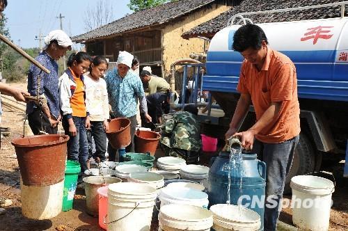 中国西南地区旱灾严重 多部委研究灾情救助