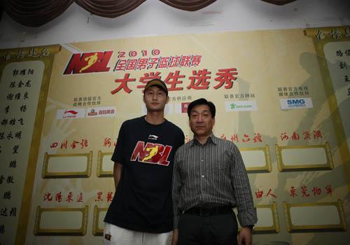 中国篮球大本营网络海选诞生 nbl史上首位大学