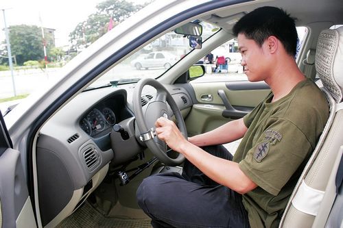 广西:驾考专用汽车圆残疾人梦想