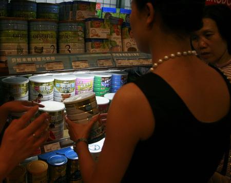 中国禁止日本奶粉进口 明治等洋奶粉代购渠道遭质疑