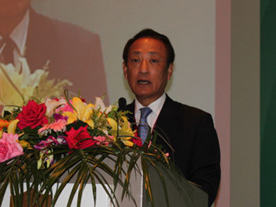 韩亚金融集团主席金胜猷在首届世界新兴产业大会演讲