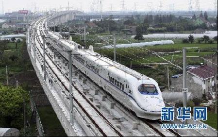 中国高铁在建规模全球最大 正研制时速超500公里列车