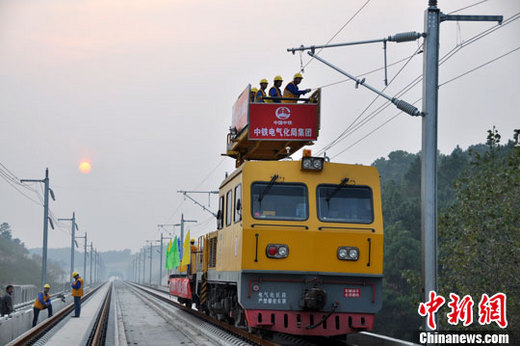 京沪高速铁路宣告全线铺通 堪称陆地飞行