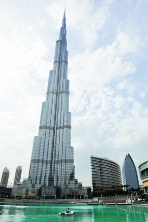 迪拜：沙漠崛起的奇迹之城