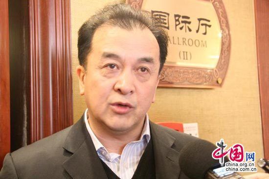 政协委员黄宏：发扬民族文化不迎合西方