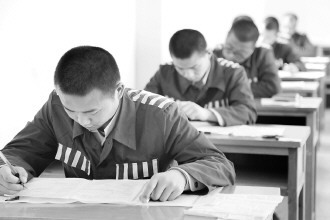 河南第一监狱创造条件开展文化教育63名服刑