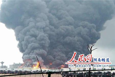 长沙旺旺食品厂区发生大火 火势仍未得到控制