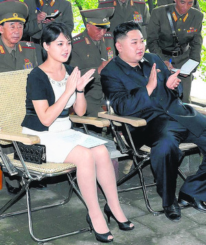 朝鲜第一夫人被曝用迪奥包 价值1600美元(图)