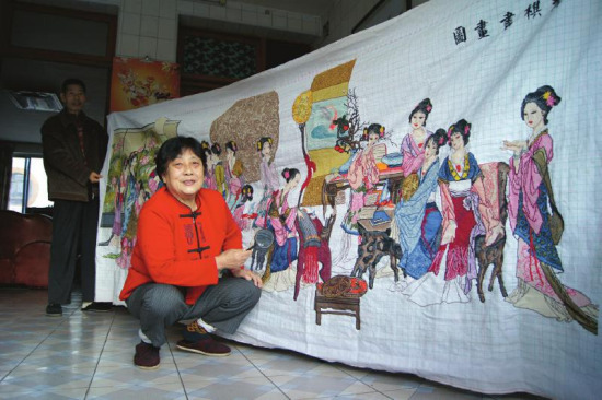 七旬白内障老人绣出巨幅红楼梦 绣断十多根针-图片版权归原作者所有