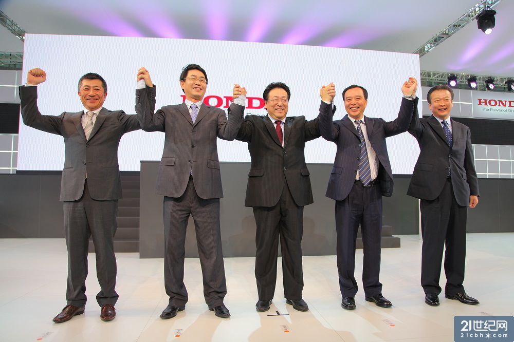 丰田本田领导手握手大喊口号:团结一致搞好中