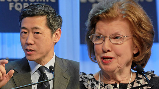 清华大学教授李稻葵(左)与透明国际主席盖特·拉贝尔