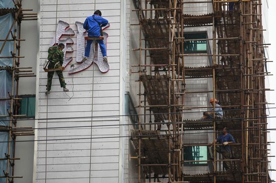 开发商静候“两会”调控基调:今年不太会以价换量