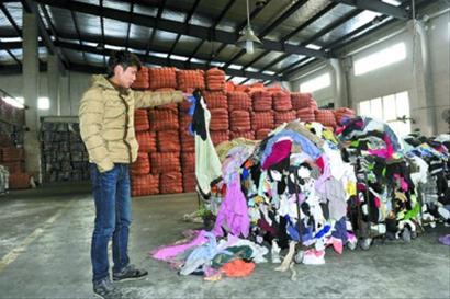 老板疑躲诉讼甩130名工人 牵出旧衣回收厂违规