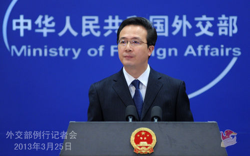 2013年3月25日，外交部发言人洪磊主持例行记者会。