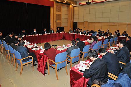 蒋洁敏主持召开国有重点大型企业监事会主席座谈会
