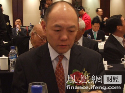 霍英东集团行政总裁霍震寰出席甬港经济合作论坛开幕式