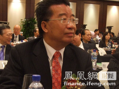 香港政府特别委员会委员刘梦熊出席甬港经济合作论坛开幕式