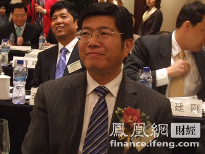 宁波市副市长成岳冲出席甬港经济合作论坛开幕式