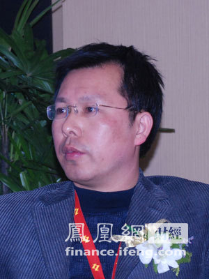 图文：北京华夏经济社会发展研究中心主任饶锦兴