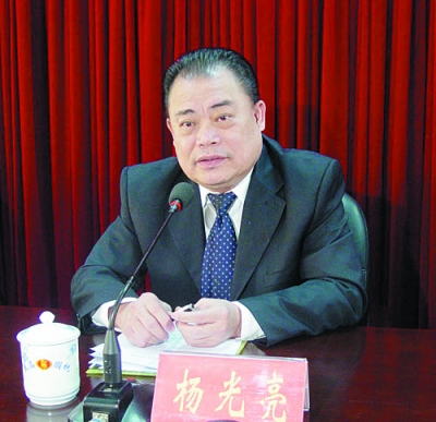 财经人物 > 正文  2009年10月16日上午,茂名市委常委,常务副市长