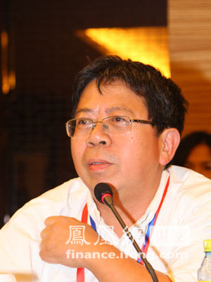 香港中文大学财经学系教授清华大学双教授何佳