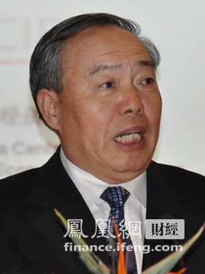 图文：中国国际经济交流中心常务副理事长郑新立