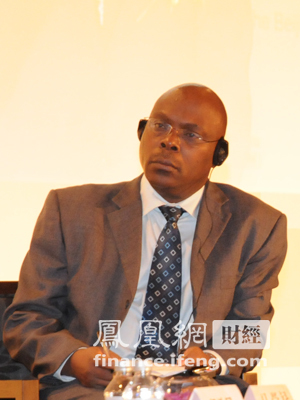 图文：肯尼亚驻华使馆主任参赞赛拉斯•齐拉古