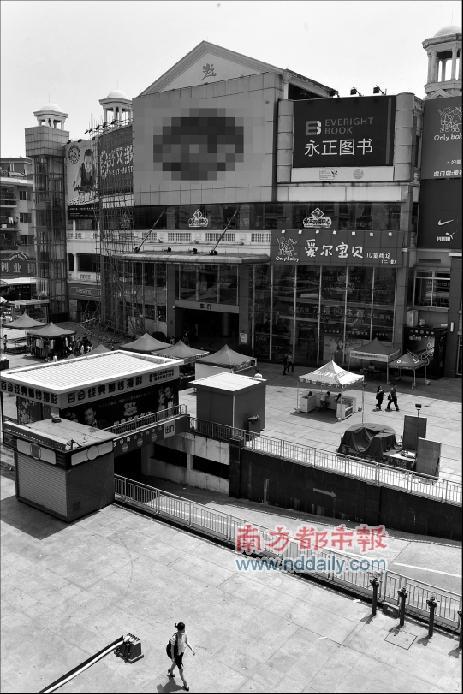 退役后人口地_喝完酒后满地酒瓶图片(2)