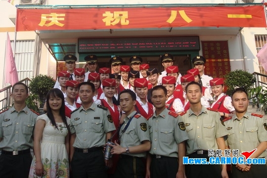 南宁乘务分部经理带领空乘人员前往广西武警总队南宁支队五中队,为