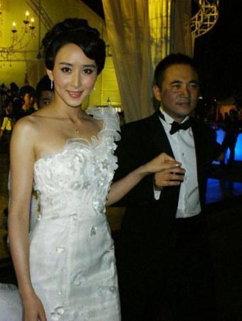 财富 财子佳人 > 正文  胡静的大马豪宅 胡静虽然算不上天后级别,但其