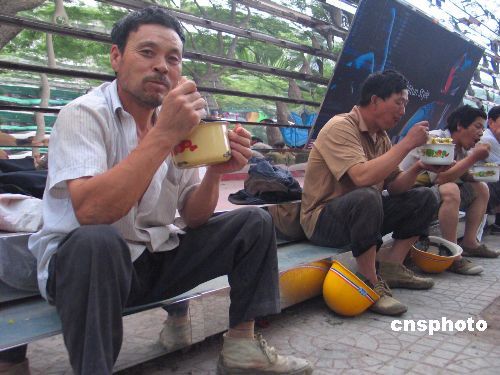 中国式民工周述恒为农民工争取城市发言权(