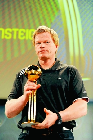 2002年世界杯金球奖获得者卡恩在新闻发布会
