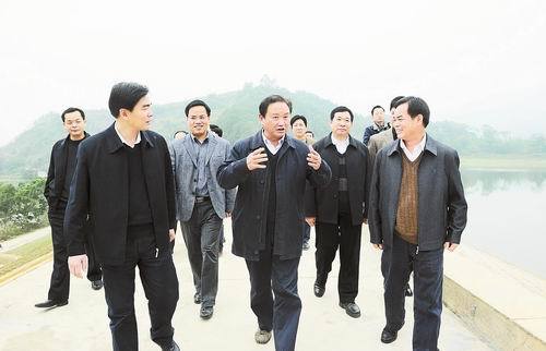 车荣福在武鸣县考察调研   