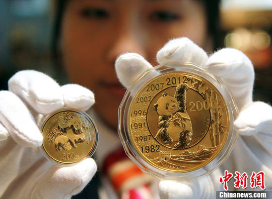 熊猫30周年纪念币被抢购一空 3元银币身价涨百