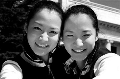 马冬晗/左图：马冬晗（右）和双胞胎妹妹马冬昕。