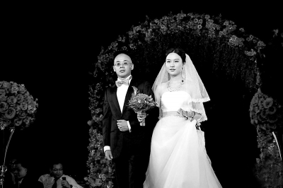 曹德旺二儿媳家殷实 网友感叹豪门不爱锥子脸(图)
