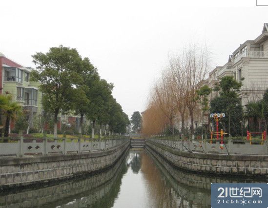 超日河沟外围别墅,左无监视器及防护网,右为超日半岛10泷景半岛号图片