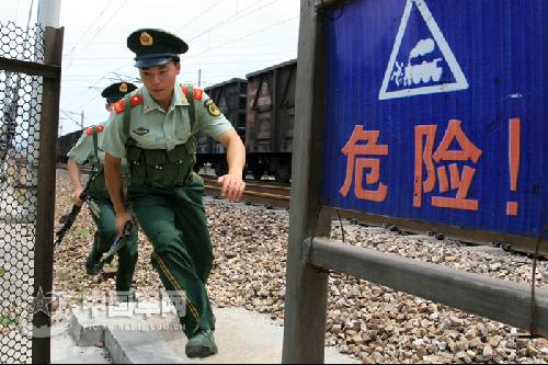 南京武警守橋部隊提升安保等級