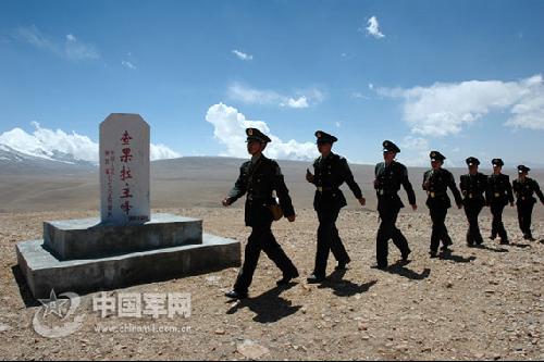 解放军藏南哨所推进图片