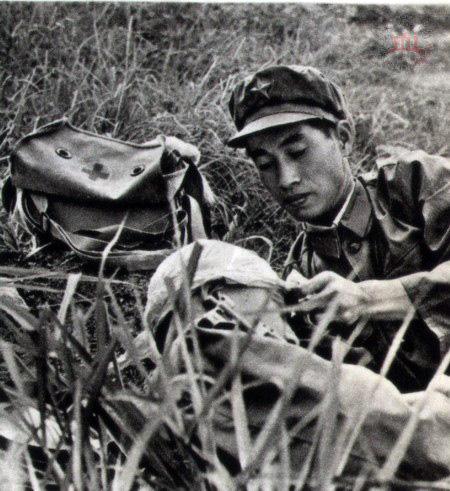 对越自卫反击战战士图片