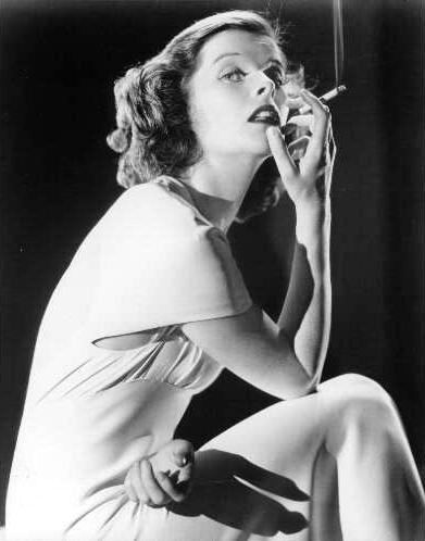 好莱坞抽烟的女明星图片