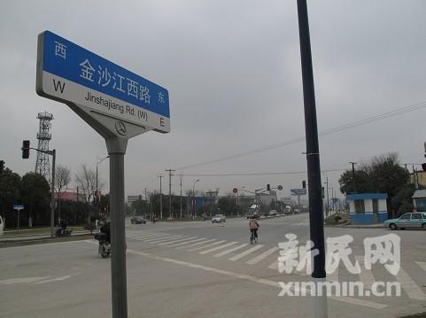 图为事发的金沙江西路丰华路口.新民网 胡彦珣摄