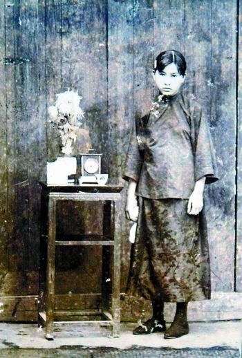 百年前的小脚媳妇照片图片