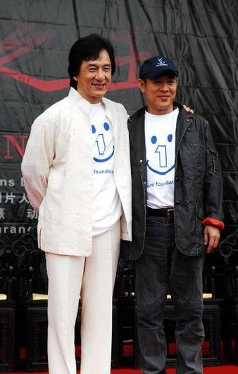 《功夫之王》发布会 成龙李连杰跨越15年的拥抱