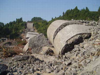 图文湖南凤凰县在建大桥垮塌14人死亡